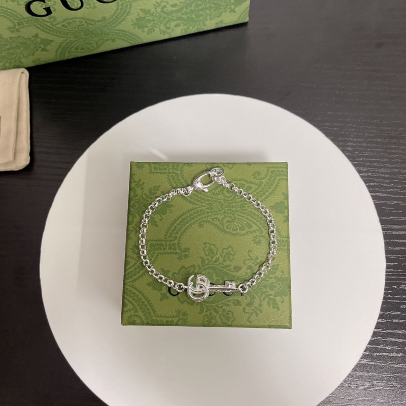 G*u*i bracelets